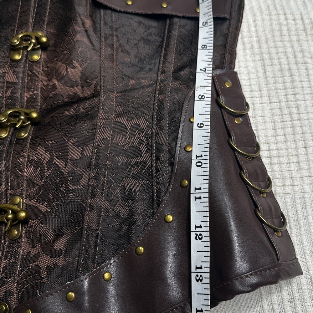 Vintage Corset with Buckle Details - Picture 9 of 10